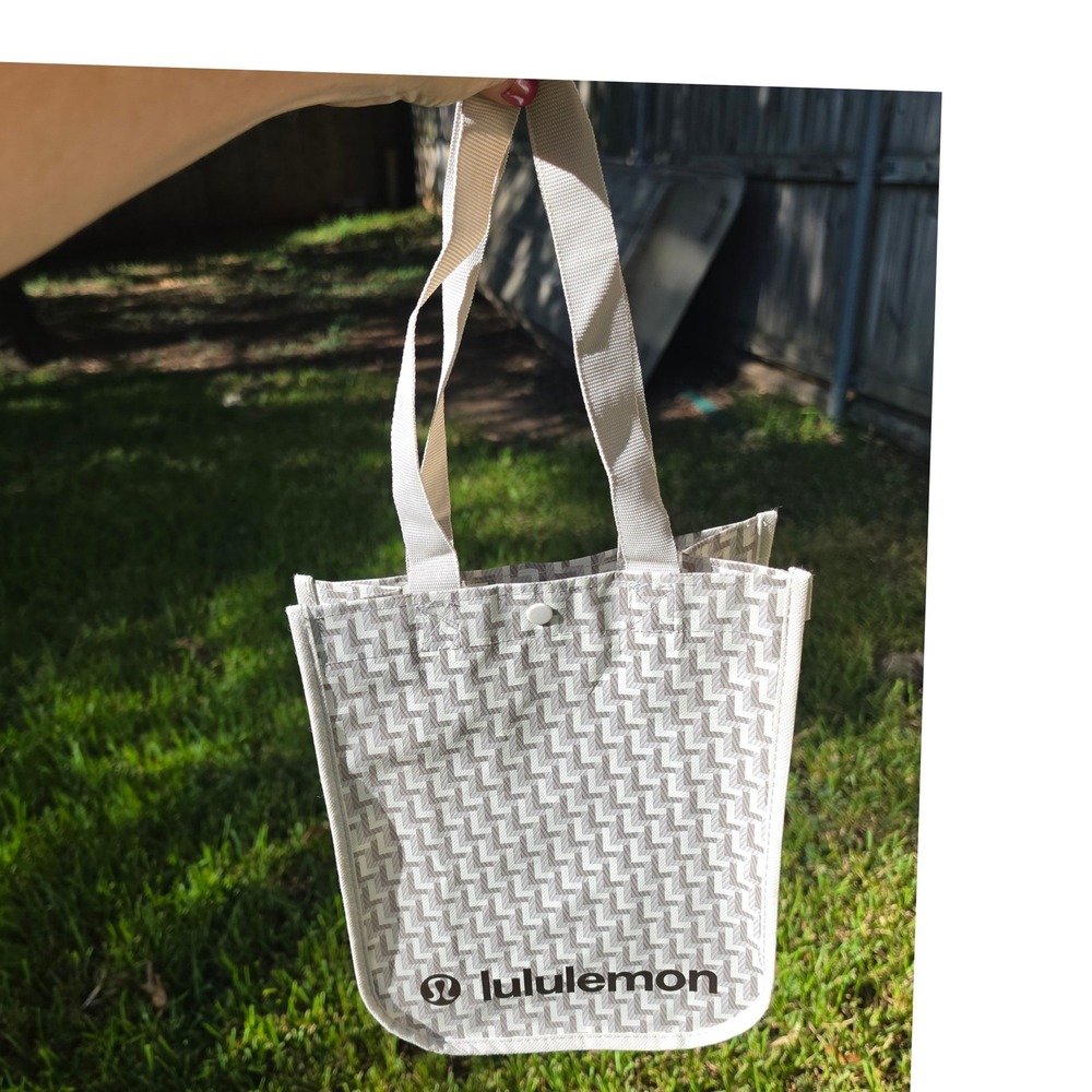 Lululemon Small Reusable Shopping Bag Grey White Geometric Snap Tote
